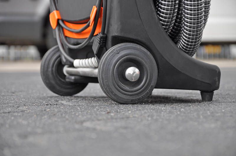 Quick and easy to transport thanks to rubber transport wheels